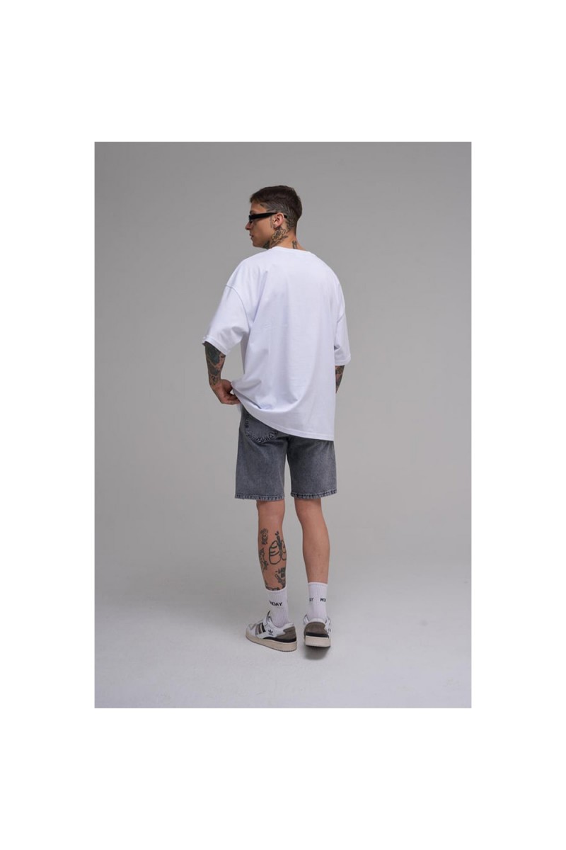 Unisex Oversized T-shirt - White - Hunt Your Dream