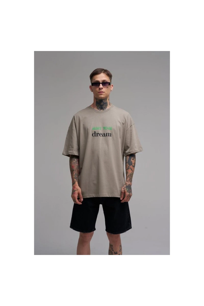 Unisex Oversized T-shirt - Khaki - Hunt Your Dream