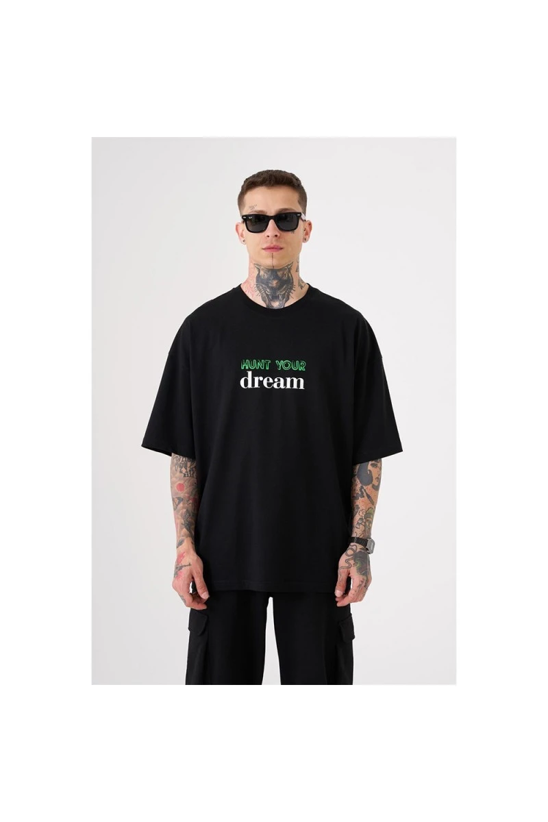 Unisex Oversized T-shirt - Black - Hunt Your Dream