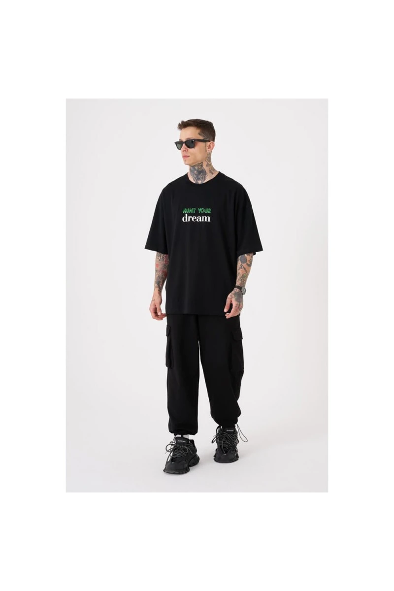 Unisex Oversized T-shirt - Black - Hunt Your Dream