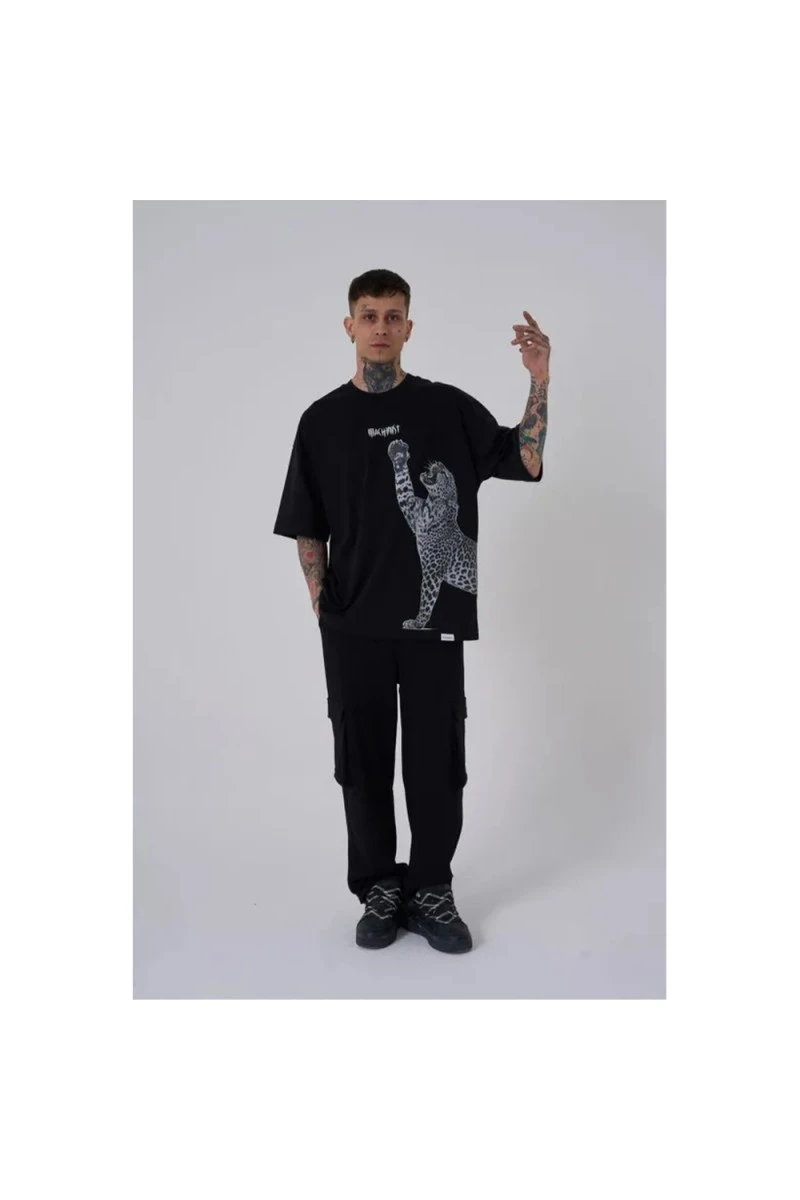 Unisex Oversized T-shirt - Black - Leopard